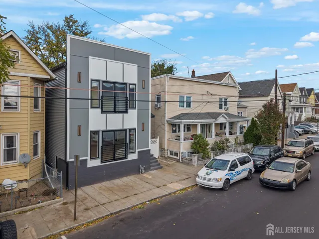 a car parked in front of a white house