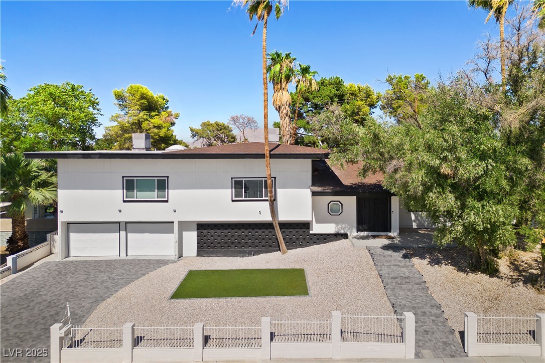 3482 Pueblo Way Las Vegas, NV 89169 - Photo 3 of 55 True golfside living at Las Vegas National Golf Course!