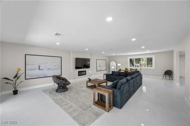 $6,388 | 3482 Pueblo Way, Las Vegas, NV 89169