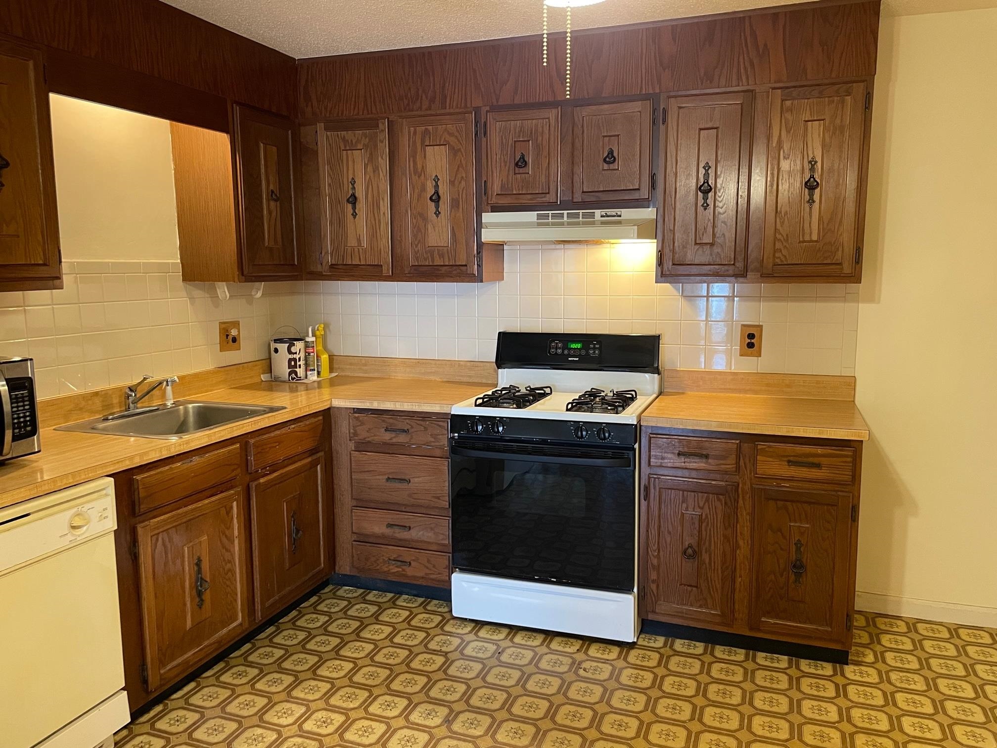 23 Country Club Drive, Unit 1 Manchester, NH 03102 - Photo 13 of 19