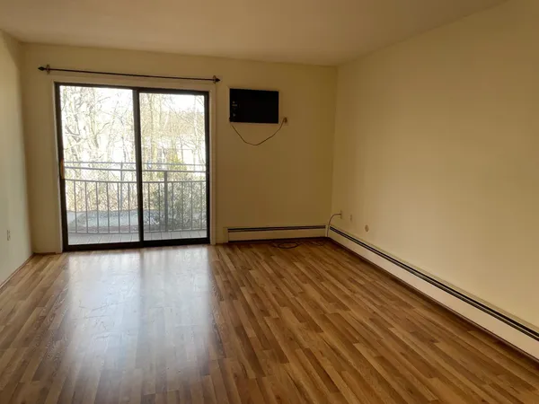 $2,000 | 23 Country Club Drive, Unit 1, Manchester, NH 03102