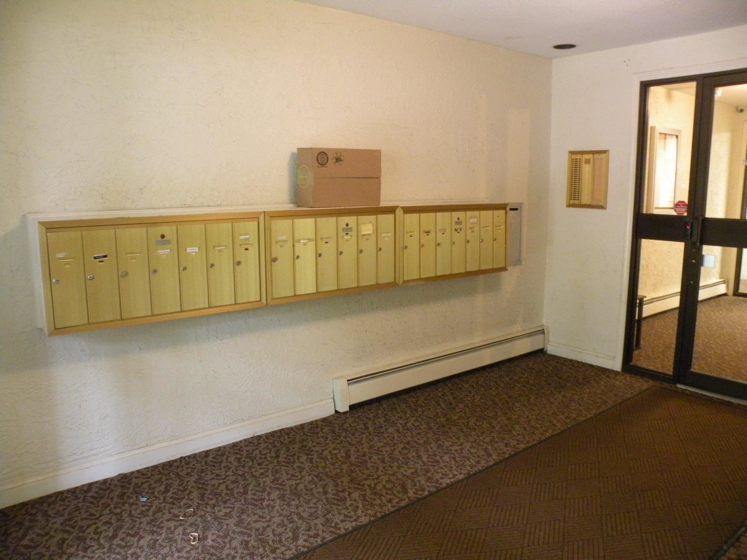 23 Country Club Drive, Unit 1 Manchester, NH 03102 - Photo 7 of 19