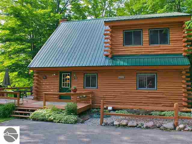 8198 South Tremain Road Maple City, MI 49664 - Photo 4 of 68 1748478-3.JPG