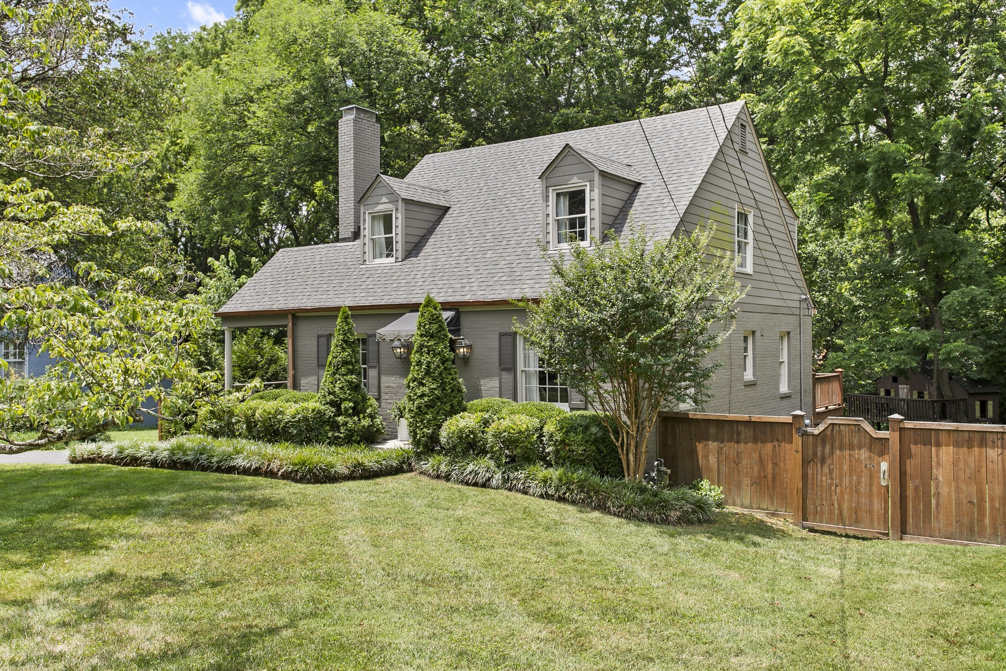 130 Spring Valley Road Nashville, TN 37214 - Photo 2 of 46 a front view of a house with garden