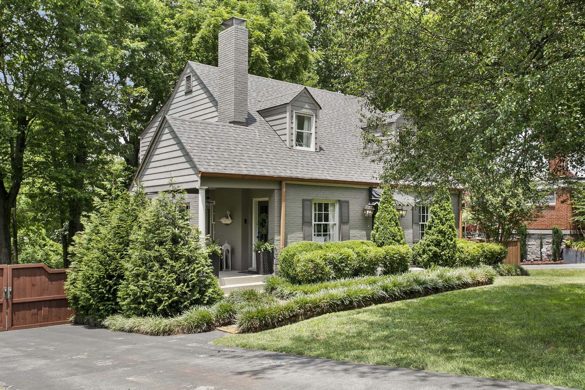 130 Spring Valley Road Nashville, TN 37214 - Photo 3 of 46 a front view of a house with garden