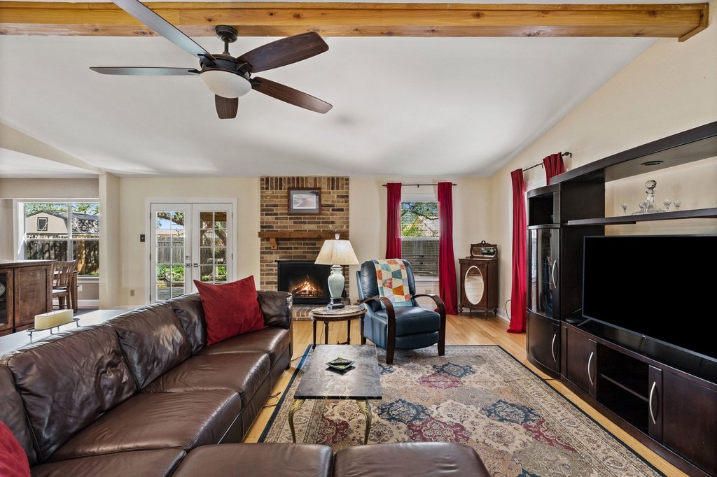 4526 Langtry Lane Austin, TX 78749 - Photo 14 of 33 Large living room with tons of space for any furniture configuration