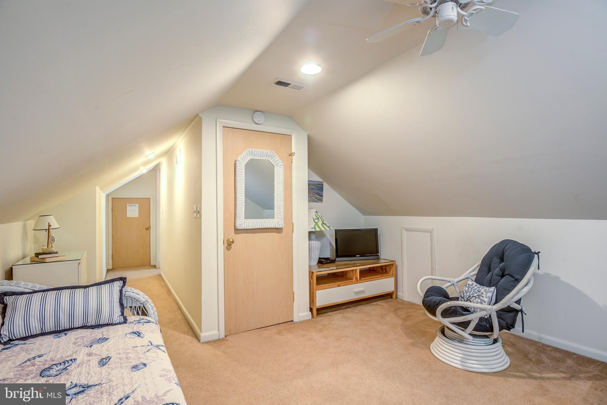 19 Capetown Road Ocean Pines, MD 21811 - Photo 13 of 56 a livingroom with workspace and a couch