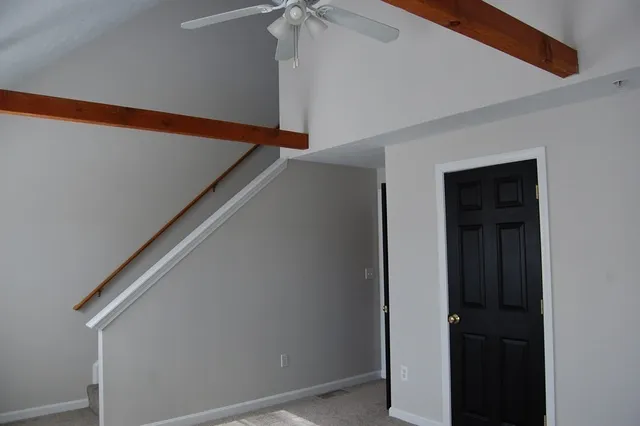 a view of empty room with window