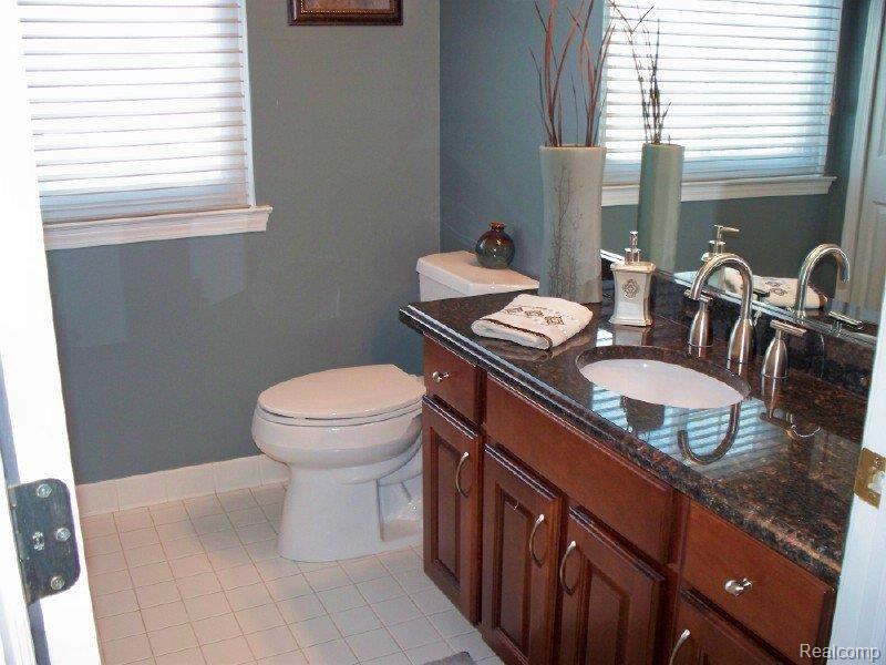 38651 8 Mile Road Livonia, MI 48152 - Photo 16 of 20 8 bath.jpg