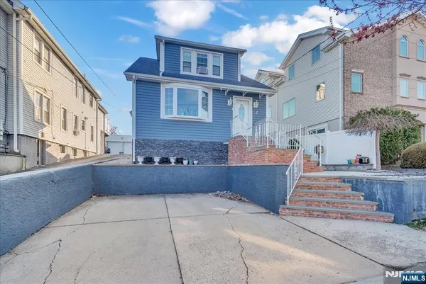$599,000 | 644 Valley Brook Avenue, Lyndhurst, NJ 07071