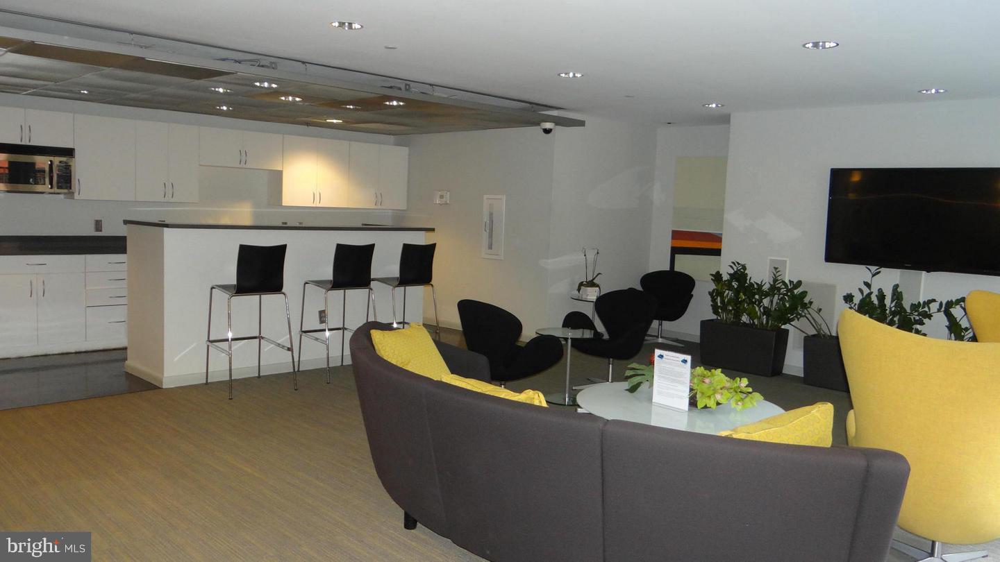 1300 N Street Northwest, Unit 812 Washington, DC 20005 - Photo 16 of 20 Building amenities