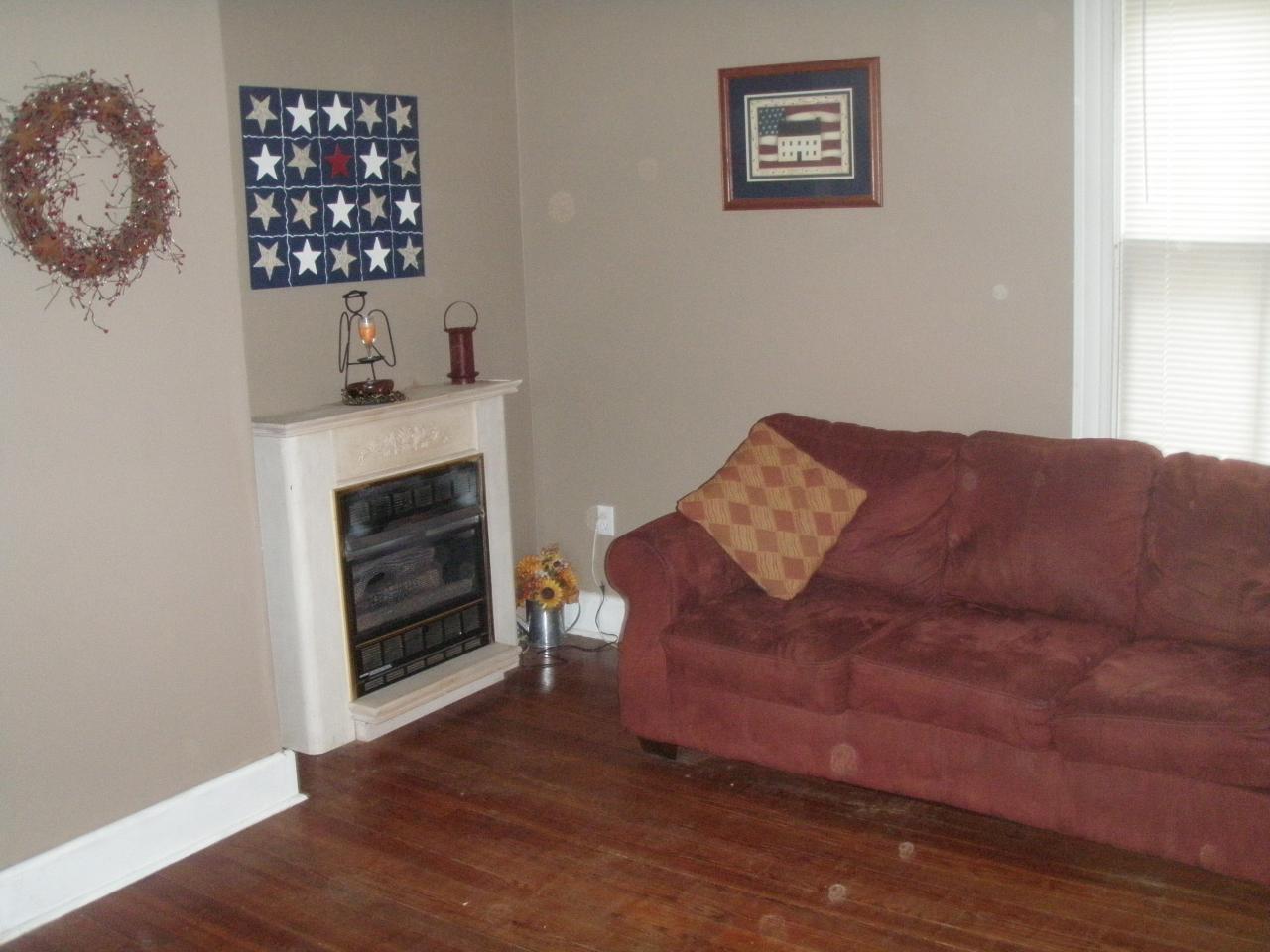 9944 Hardy Road Vinton, VA 24179 - Photo 3 of 5 Living Room