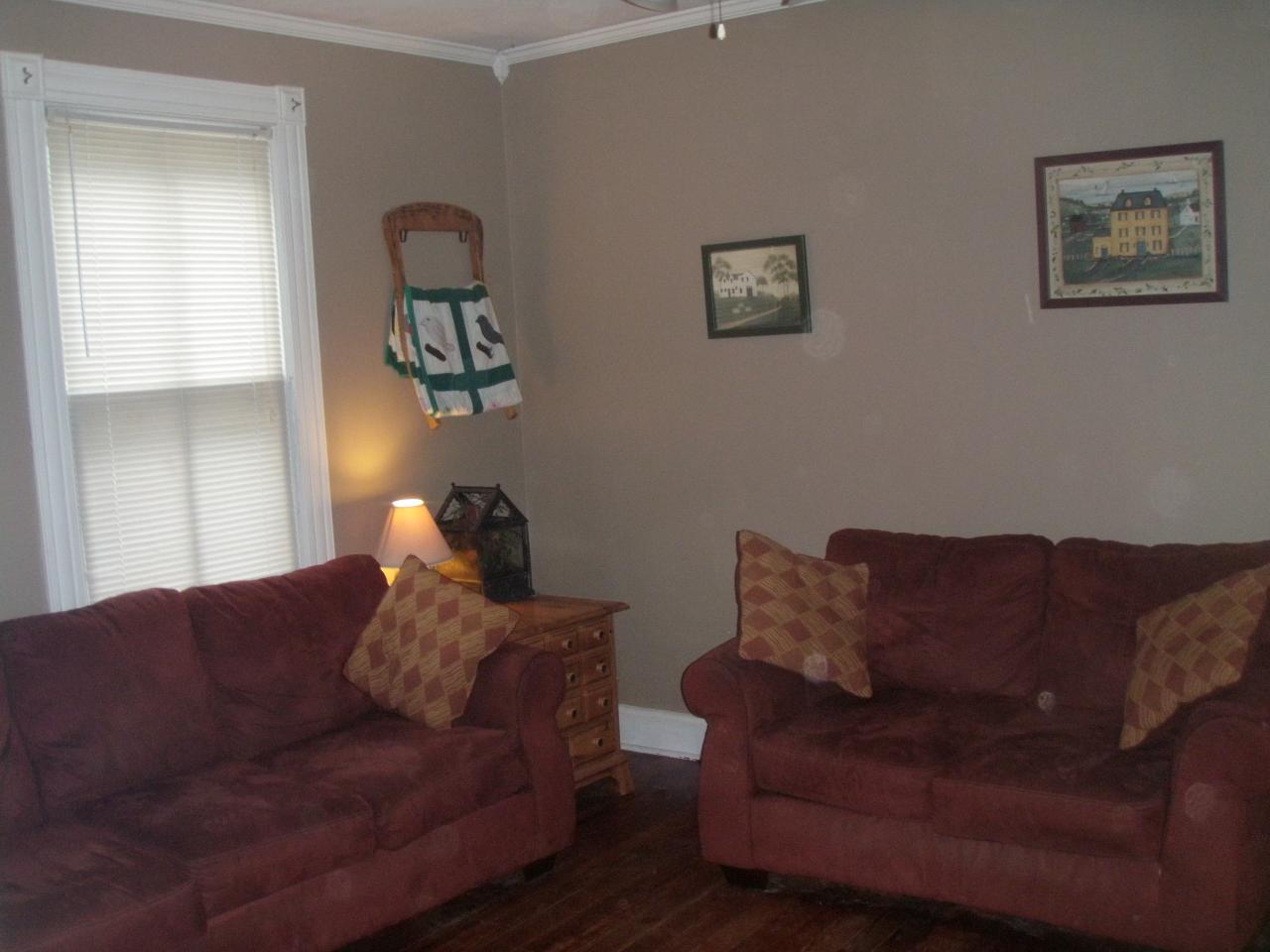 9944 Hardy Road Vinton, VA 24179 - Photo 4 of 5 Living Room