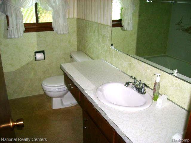 7076 Notre Dame Road Caseville, MI 48725 - Photo 15 of 17 Full Bath
