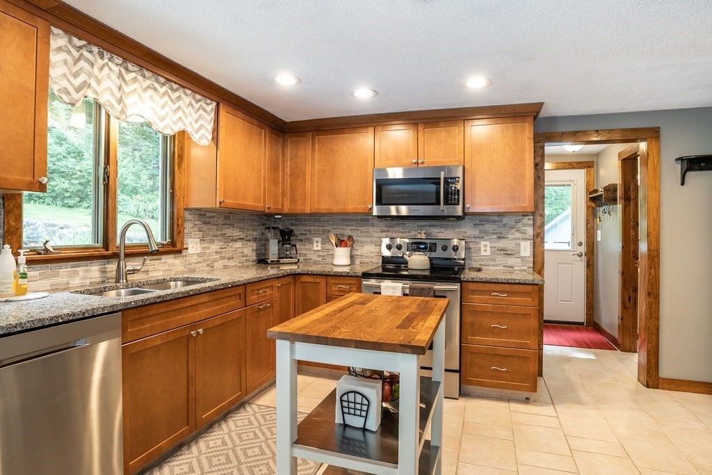28 Gore Road Blandford, MA 01008 - Photo 3 of 38 Gallery Image 3