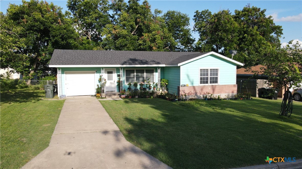 1901 South 33rd Street Temple, TX 76504 - Photo 2 of 20 Nice front porch great for enjoying the cool evening shade