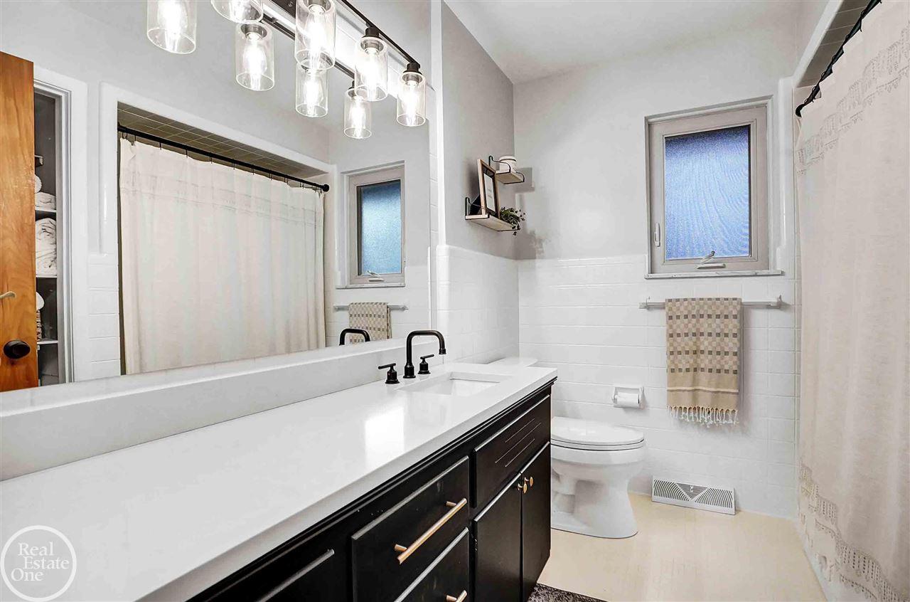 54940 Ridge Road New Baltimore, MI 48047 - Photo 14 of 25