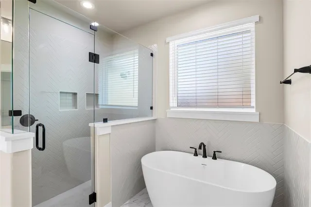 $359,990 | 607 Escovedo Drive, Italy, TX 76651