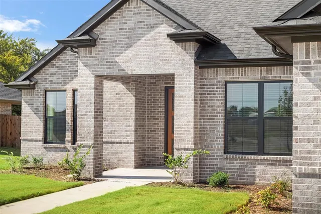 $359,990 | 607 Escovedo Drive, Italy, TX 76651