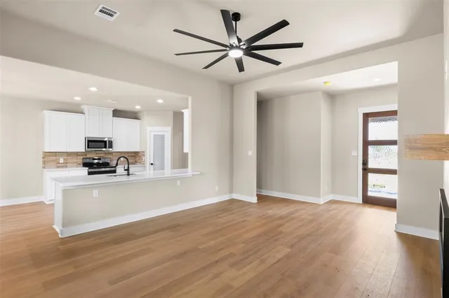 $359,990 | 607 Escovedo Drive, Italy, TX 76651