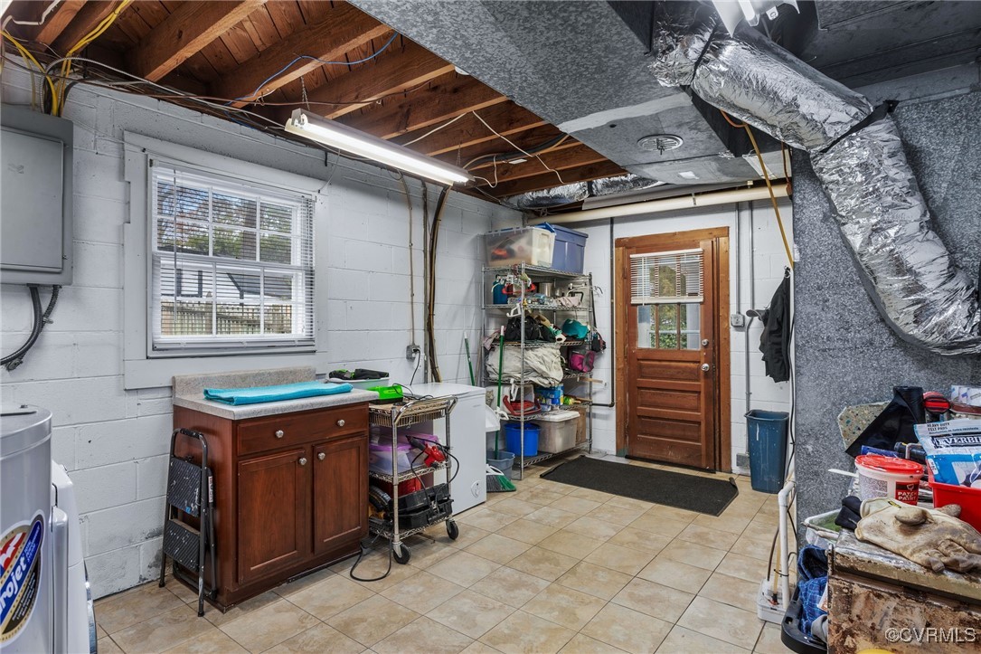 121 Swanage Road Chesterfield, VA 23236 - Photo 27 of 36 Another view of Laundry / Mud Room; opens to Carpo