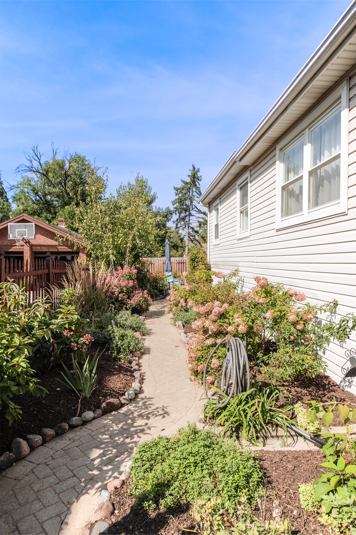 3842 Woodside Avenue Brookfield, IL 60513 - Photo 14 of 17