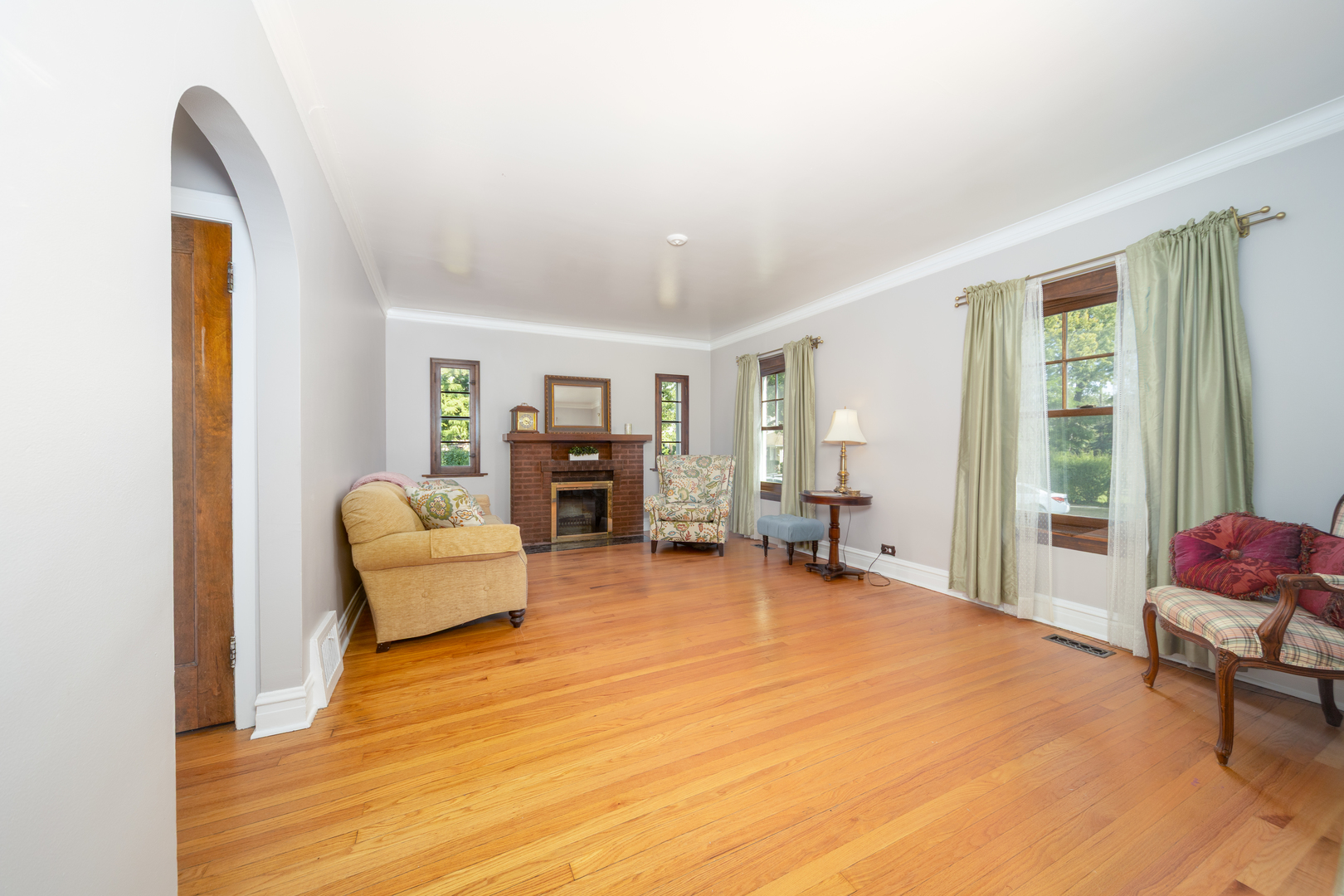 3842 Woodside Avenue Brookfield, IL 60513 - Photo 2 of 17