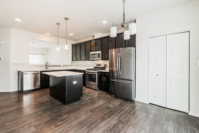 $395,000 | 4446 Monroe Court, Unit 4446, Naperville, IL 60564