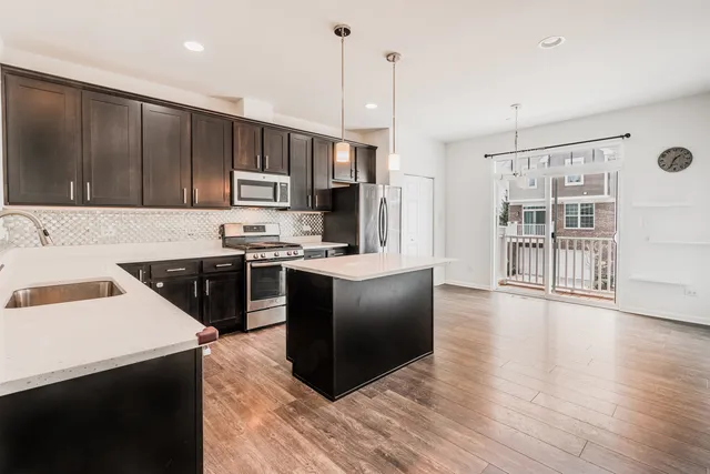 $395,000 | 4446 Monroe Court, Unit 4446, Naperville, IL 60564