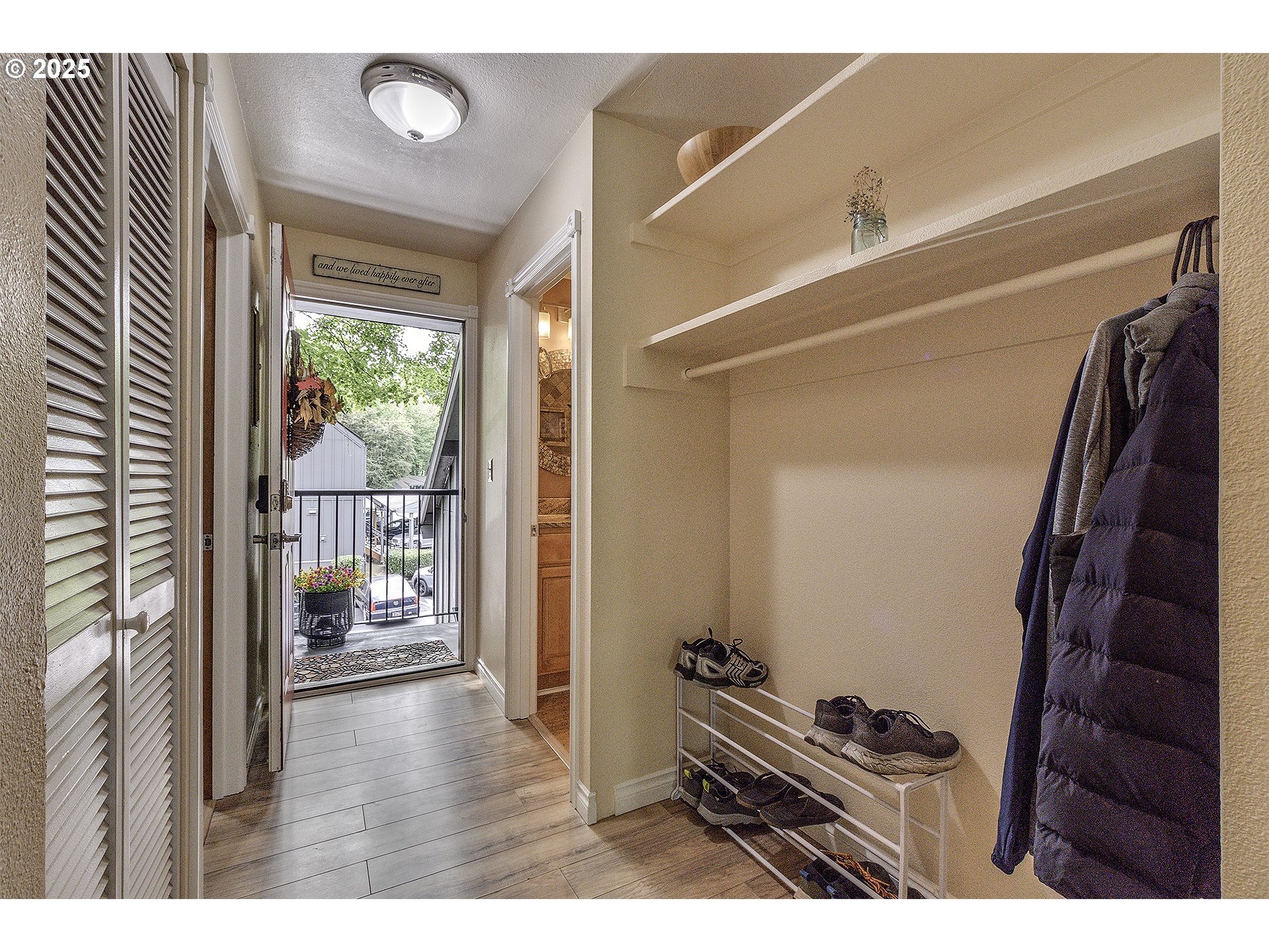 4 Touchstone, Unit 113 Lake Oswego, OR 97035 - Photo 3 of 32 a picture of a living room and a window