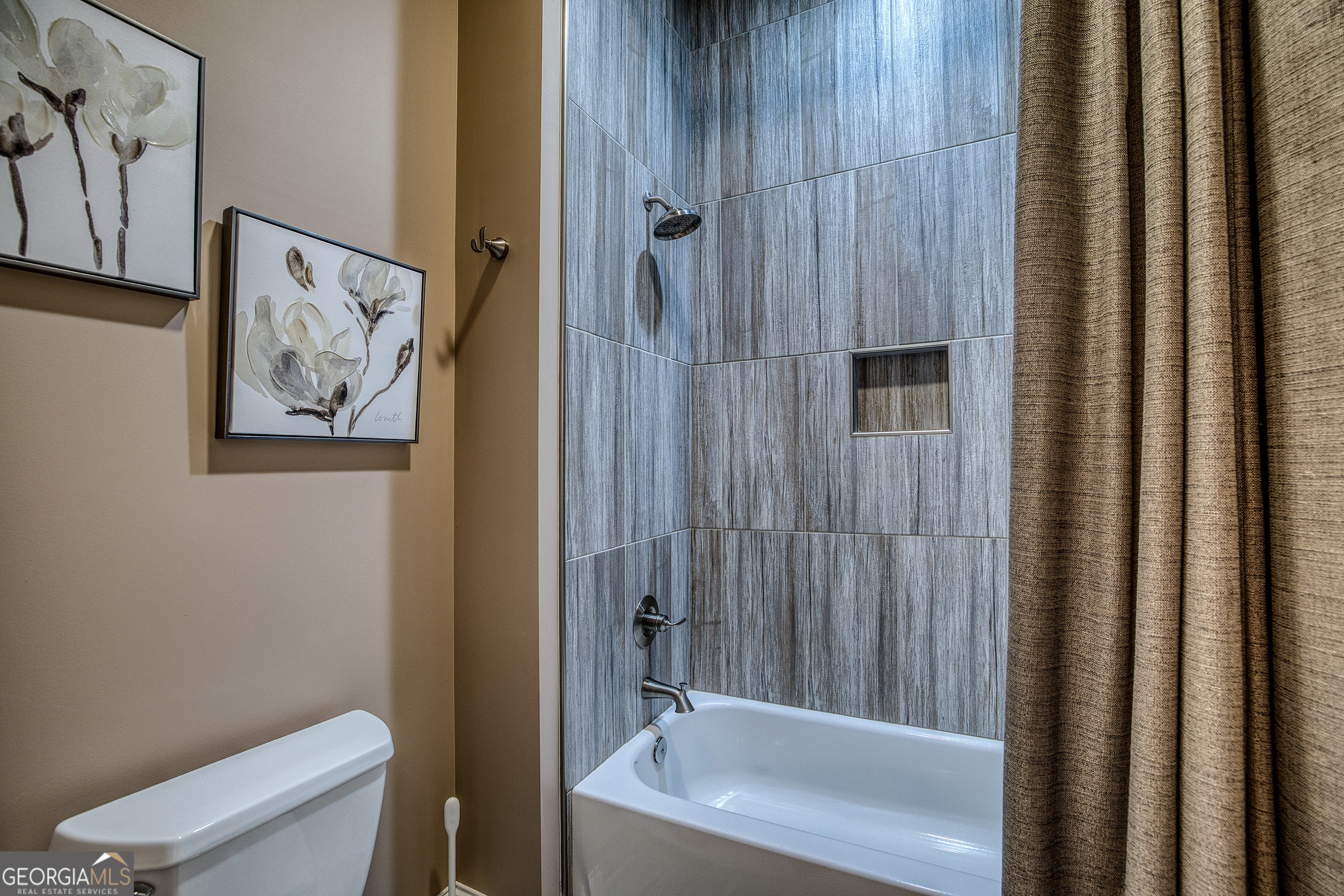 112 Springhill Lane Clarkesville, GA 30523 - Photo 22 of 79 a bathroom with a sink a toilet and shower