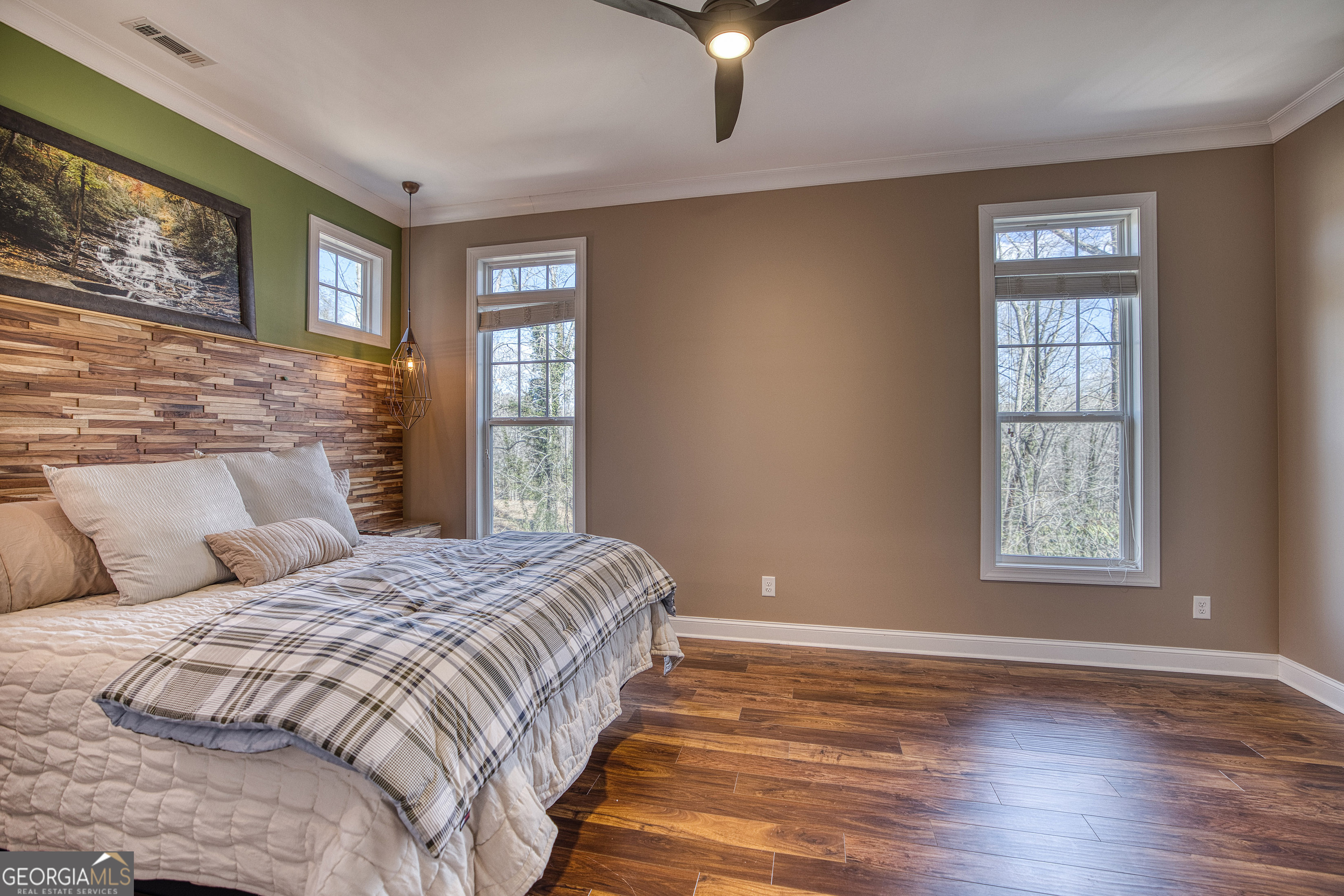 112 Springhill Lane Clarkesville, GA 30523 - Photo 26 of 79 a bedroom with a large bed and a window