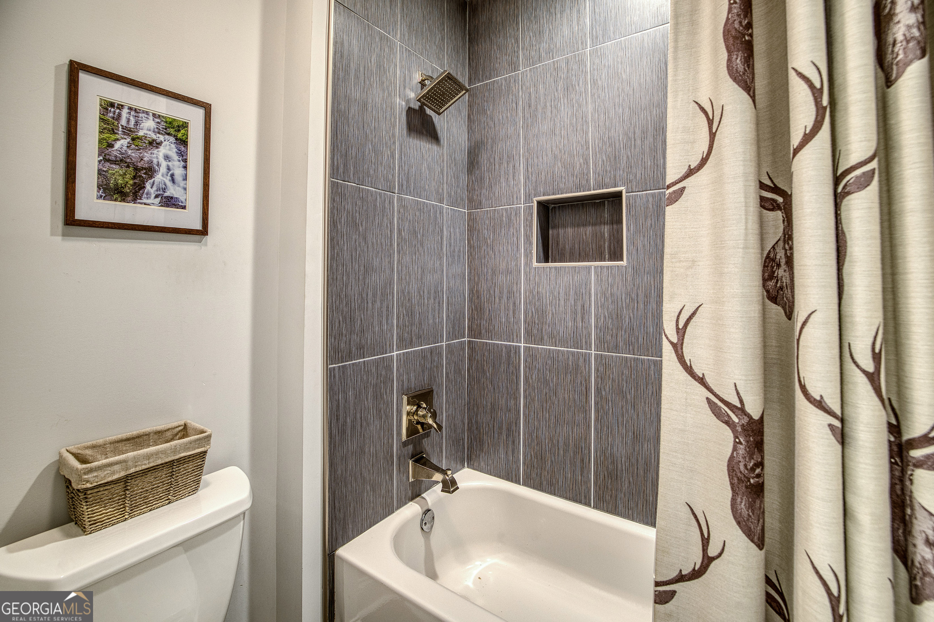 112 Springhill Lane Clarkesville, GA 30523 - Photo 52 of 79 a bathroom with a sink and toilet