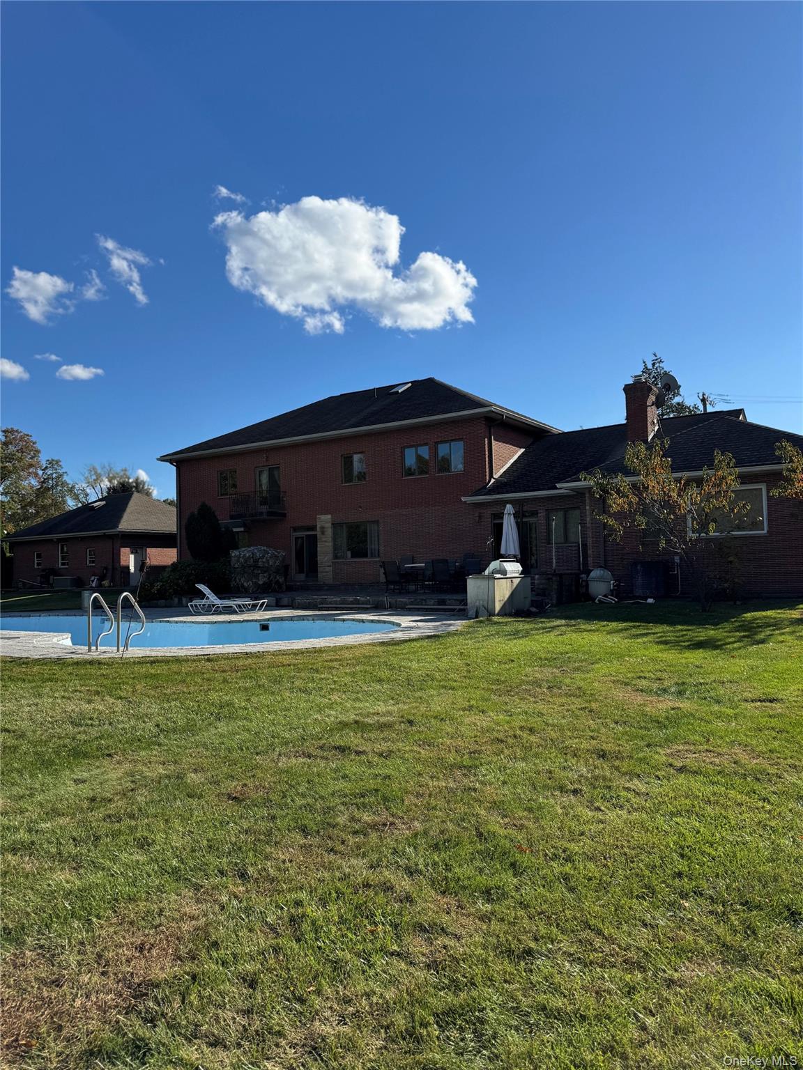 80 Dorset Road Scarsdale, NY 10583 - Photo 2 of 13 a front view of a house with a garden