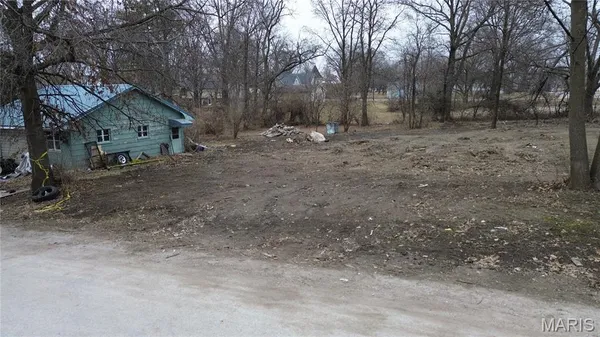 $60,000 | 323 West Phipps Street, La Plata, MO 63549