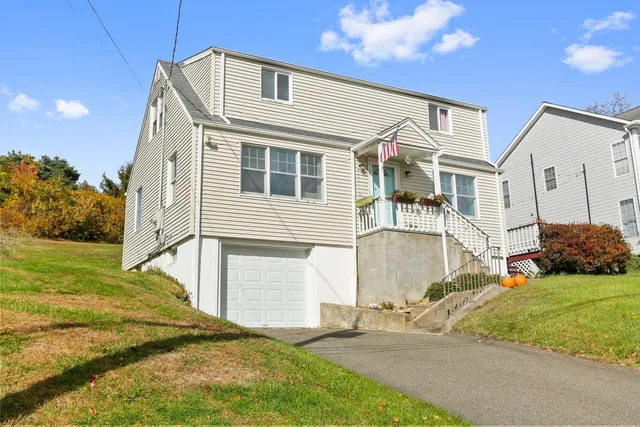 a view of a house with a yard