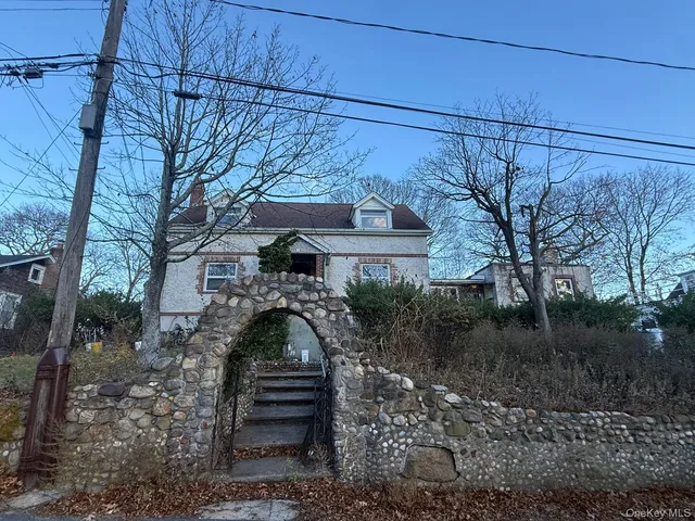 $490,000 | 5 Oakland Avenue, Rocky Point, NY 11778