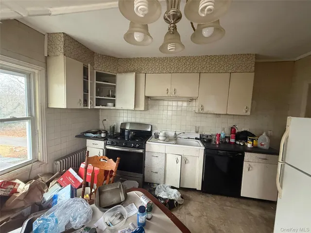 $490,000 | 5 Oakland Avenue, Rocky Point, NY 11778