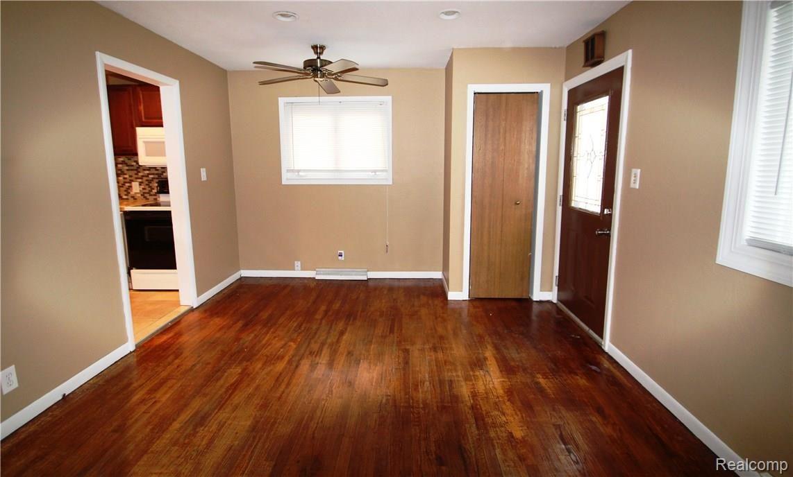 Living Room Area.jpg