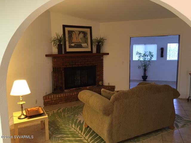 4165 North Pima Way Rimrock, AZ 86335 - Photo 2 of 22 living room