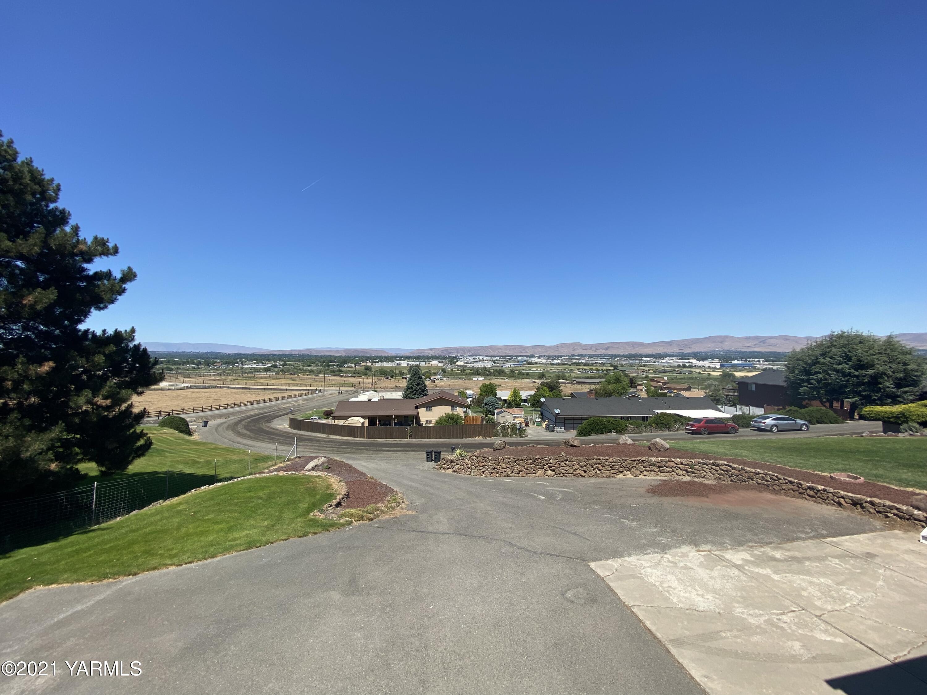 3406 Goodman Road Yakima, WA 98903 - Photo 28 of 30 The road less traveled