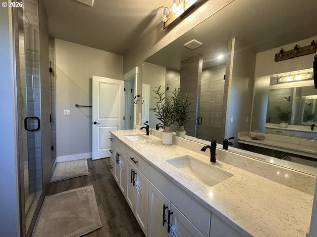 946 South Calapooia Street Sutherlin, OR 97479 - Photo 19 of 31 a bathroom with a double vanity sink and mirror