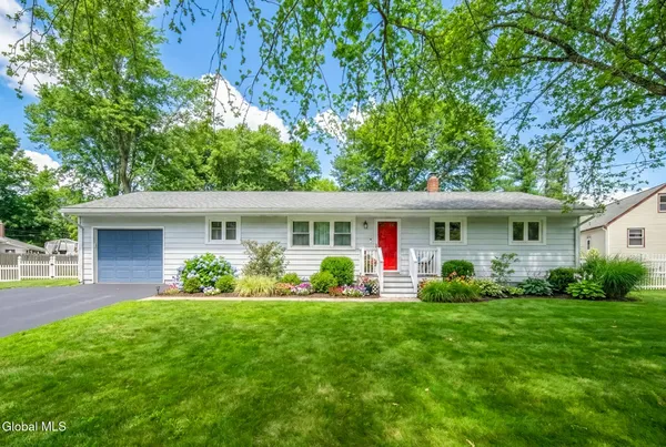 $340,000 | 26 Birchwood Drive, Halfmoon, NY 12065