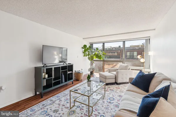 $319,900 | 241 South 6th Street, Unit 311A, Philadelphia, PA 19106