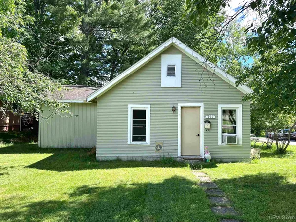 $69,900 | 915 Wells Street, Iron Mountain, MI 49801
