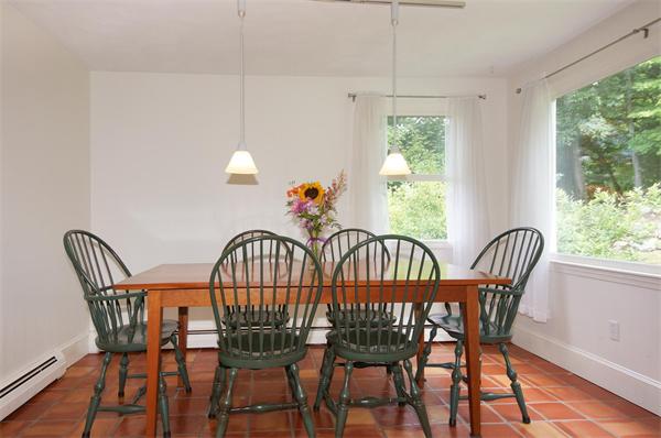 32 Lexington Road Shrewsbury, MA 01545 - Photo 4 of 29 Gallery Image 4