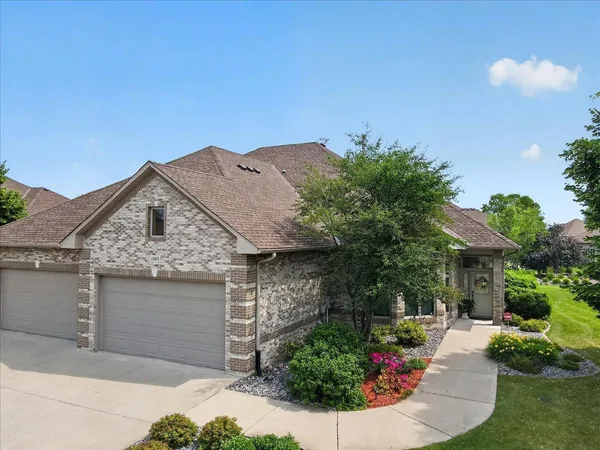 $500,000 | 11865 Dunkirk Circle Northeast, Blaine, MN 55449