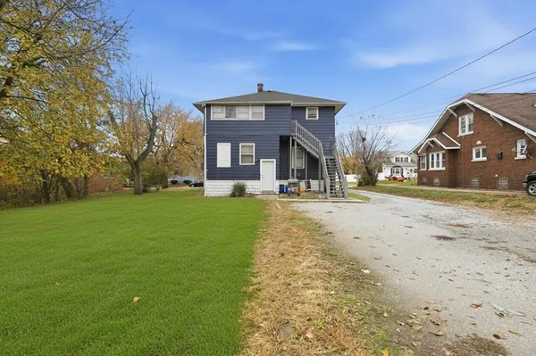 $1,700 | 18335 Sherman Street, Unit 3, Lansing, IL 60438