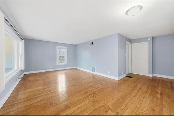 $1,700 | 18335 Sherman Street, Unit 3, Lansing, IL 60438