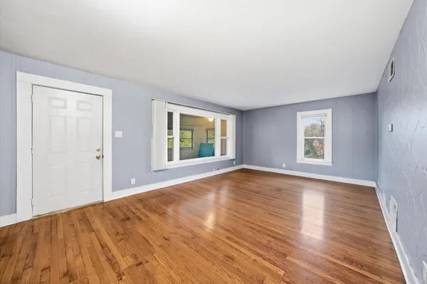 $1,700 | 18335 Sherman Street, Unit 3, Lansing, IL 60438